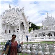Experienced English teacher, with decades of tutorial engagement